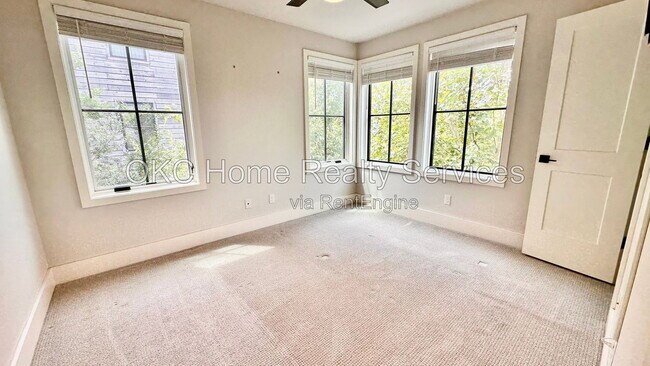 Building Photo - 941 Pedalers Ln