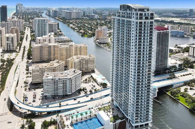 Building Photo - 4010 S Ocean Dr