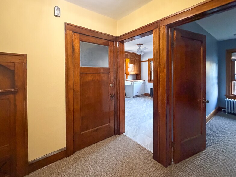 Foyer between kitchen, bath, bedrooms and side door - 5411 W National Ave