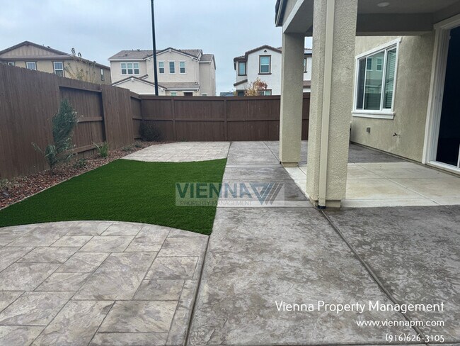 Building Photo - 6000 Waddington Wy