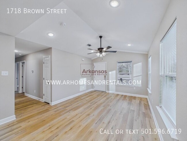 Building Photo - 1718 Brown St