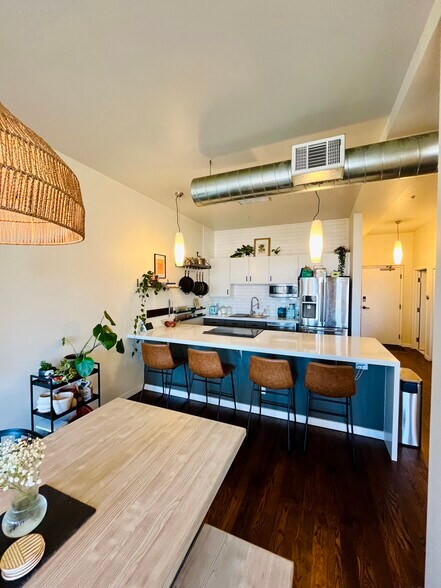 Building Photo - 1521 Central St