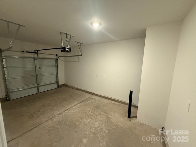 Building Photo - 4113 Smt Wds Dr