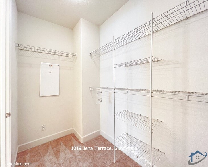 Building Photo - 1019 Jena Ter