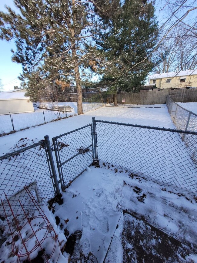 Building Photo - 3021 Blakeley Ave