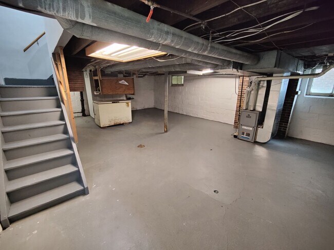 Building Photo - *Spacious & Updated 3BD/1BA Single-Family Home Available in Brookline*
