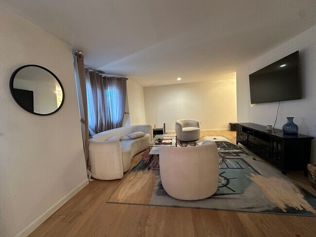 Building Photo - 66 St James Pl