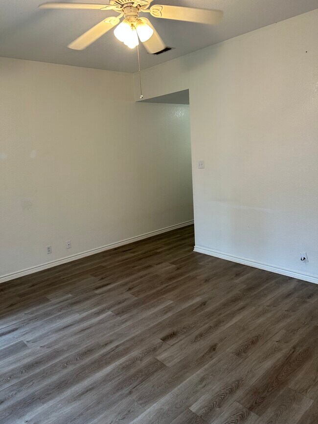 Building Photo - 2920 W Parnell St