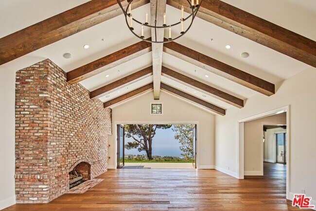 Building Photo - 5561 Horizon Dr