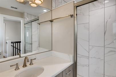 Building Photo - Renovated 4 bedroom, historic home close to downtown!