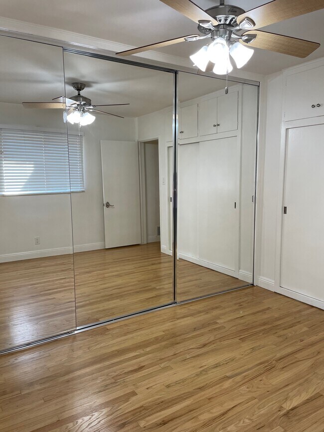 Building Photo - 2316 Broadview Dr