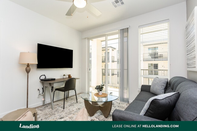 Building Photo - 9314 W Russell Rd