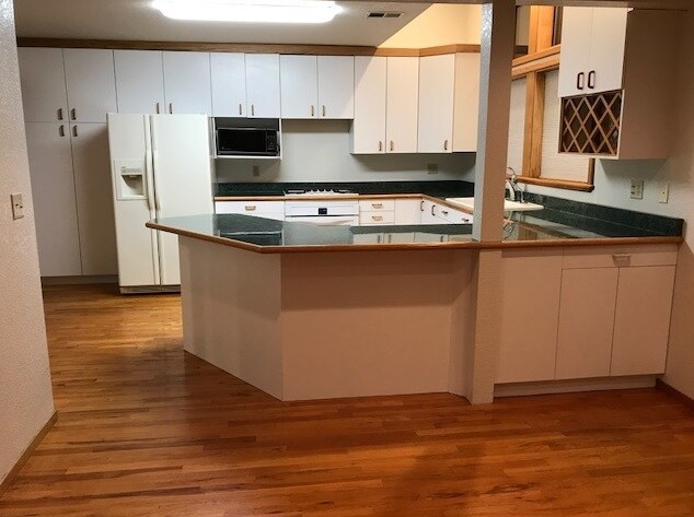 Building Photo - 3122 St Louis Rd