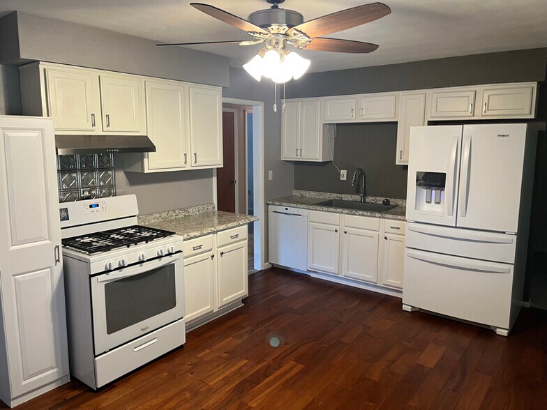 Building Photo - 3729 Marion Dr