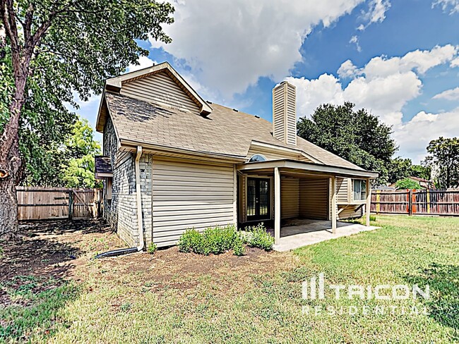 Building Photo - 3301 Plantation Ln