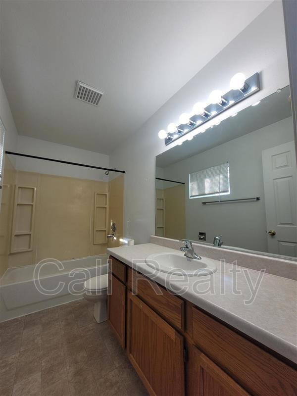 Building Photo - 10714 E Augusta Ave