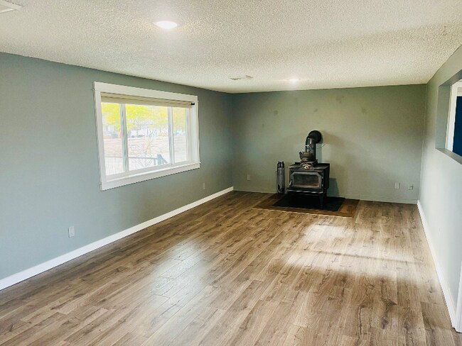 Building Photo - 145 Sunset Dr