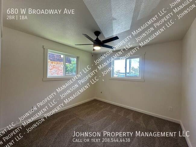 Building Photo - 680 W Broadway Ave