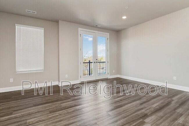 Building Photo - 1245 S Blount St