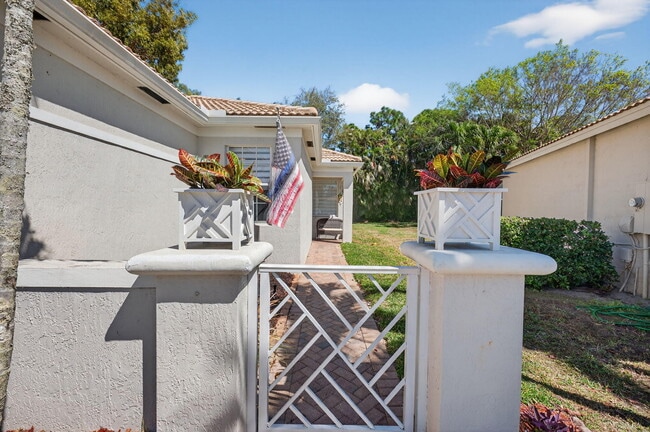 Building Photo - 6689 Southport Dr