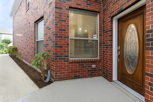 Building Photo - 1339 Ella Pl