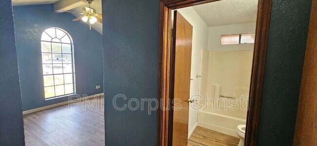 Building Photo - 6106 Angus Dr