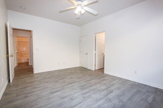Building Photo - Prescott Valley Duplex with 2 Car Garage