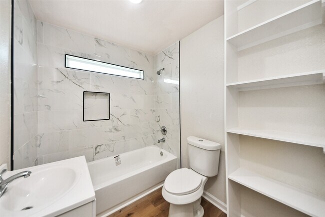 Building Photo - 2804 Bringhurst St