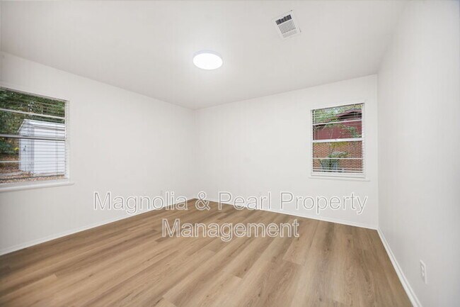 Building Photo - 207 Westwood Pl