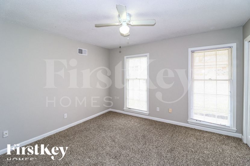 Building Photo - 6091 Blue Springs Ave