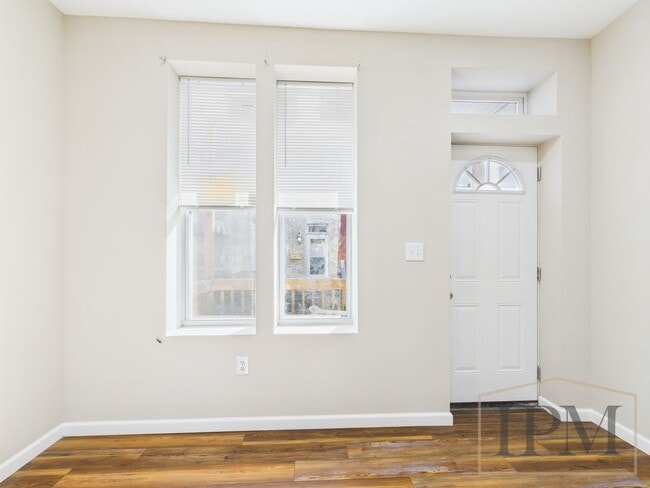 Building Photo - Available Now - Charming 3 Bedroom, 2 Bath...