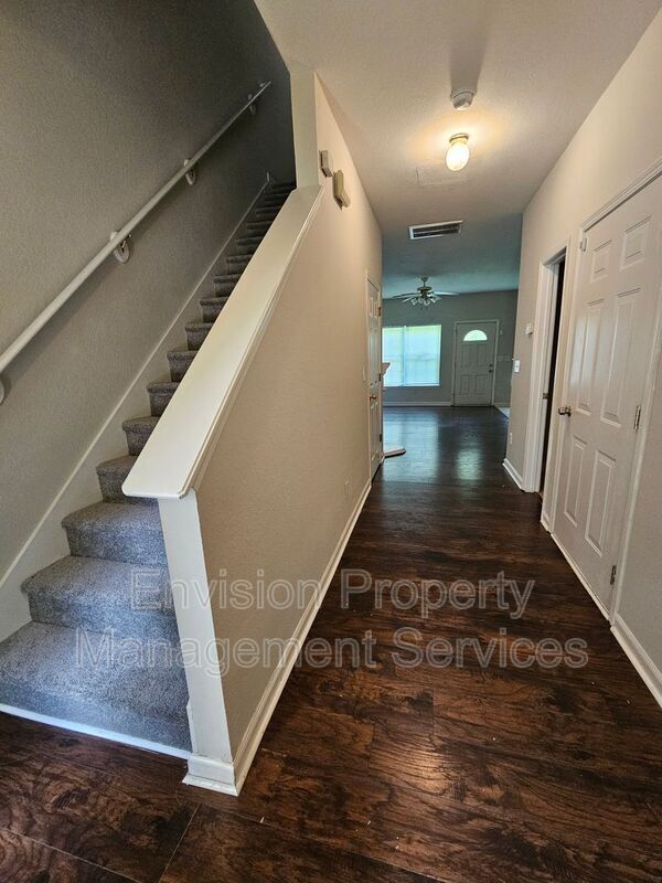 Building Photo - 393 Brookview Dr