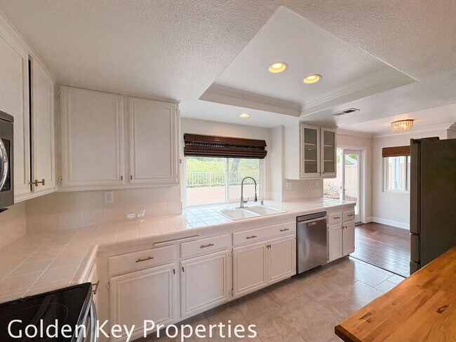 Building Photo - Welcome home to this spacious 4-bedroom, 3-bath home located in the Rancho Del Oro Community!