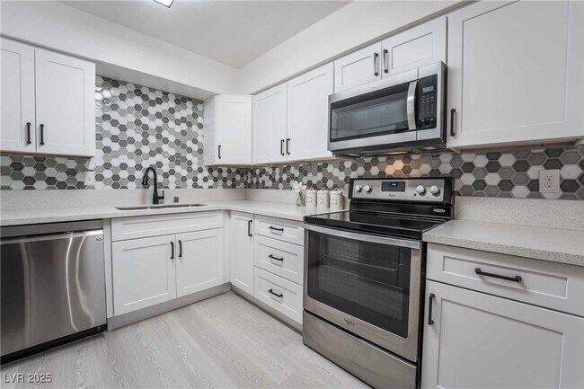 Building Photo - 3151 N Soaring Gulls Dr