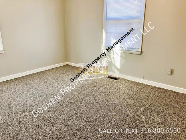 Building Photo - 3 Bedroom 1 Bath located Northeast Wichita...