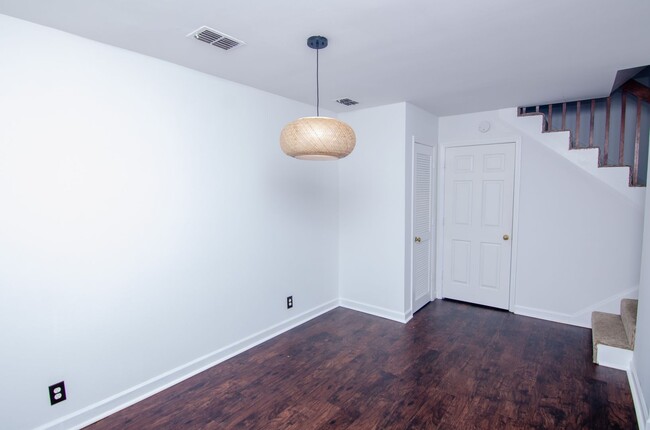 Building Photo - Quaint East Nashville Town Home