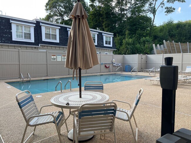 Building Photo - No Broker Fee | 1 Bed with Parking, Pool Access & Heat Included