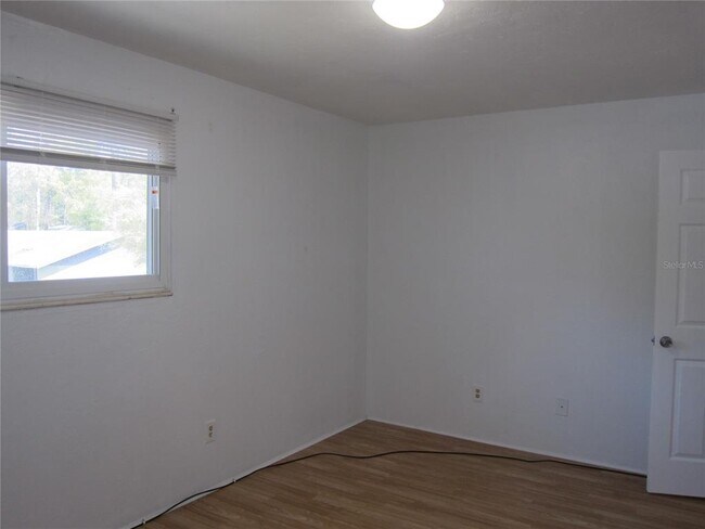 Building Photo - 6417 SW 9th Ave