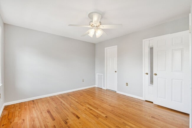 Building Photo - Beautifully maintained townhome on a quiet cul-de-sac in Springfield!