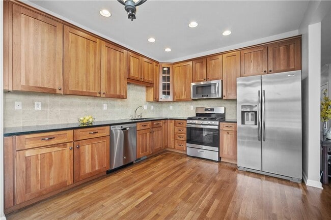 Building Photo - 1226 Hustis Dr