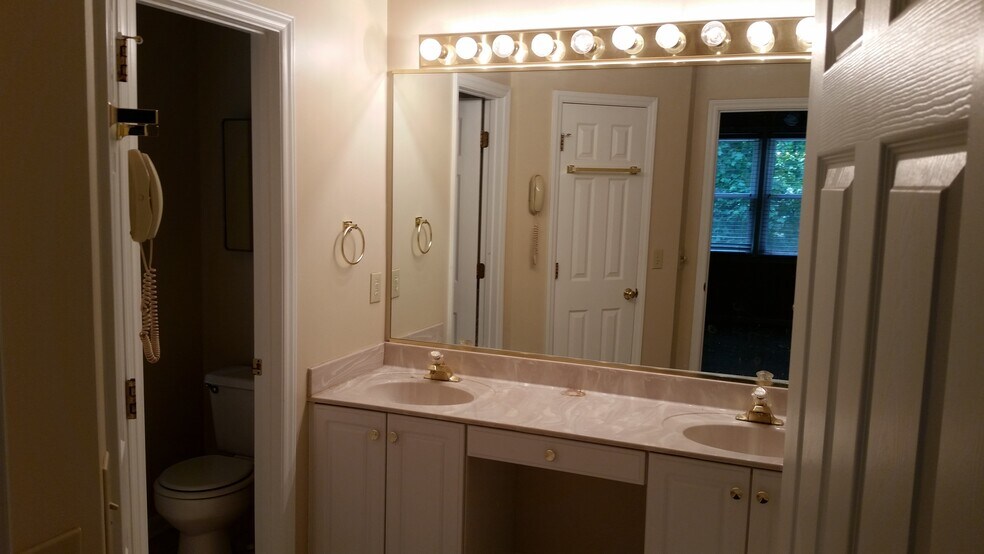 Building Photo - 4619 Country Woods Ln