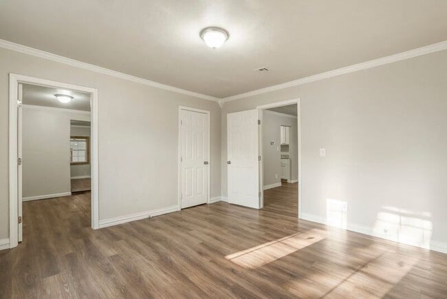 Building Photo - 2514 E Archer St