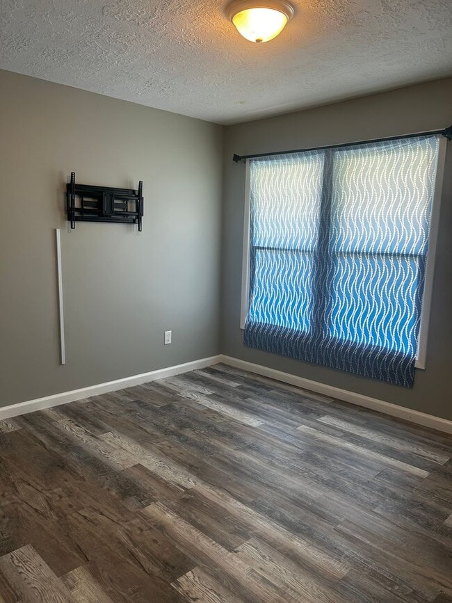 Building Photo - Beautiful Home 4 bedroom 3 bath