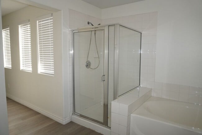 Building Photo - 4 Bedroom Home in Henderson NV!