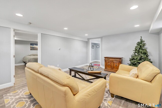 Building Photo - 150 Stiles St