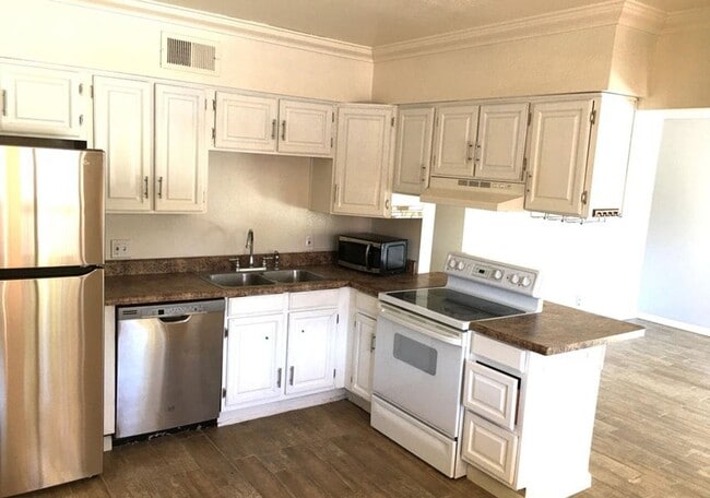 Building Photo - Spacious 3 Bed 2 Bath Tempe Condo - 2nd Floor