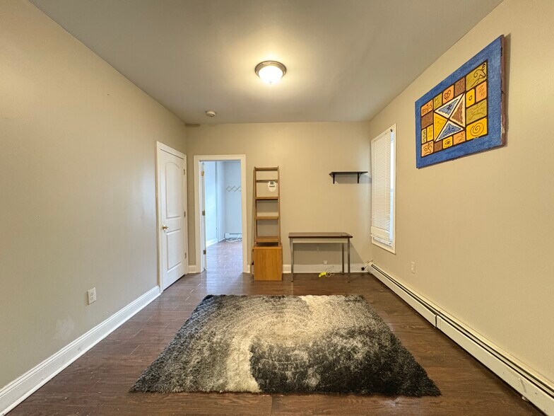 191 Wegman Pkwy 1L - 187 Wegman Pky