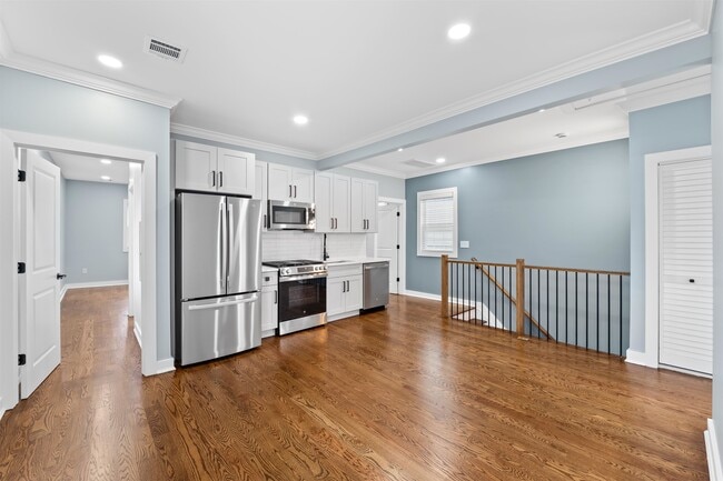 Building Photo - 8 Essex St