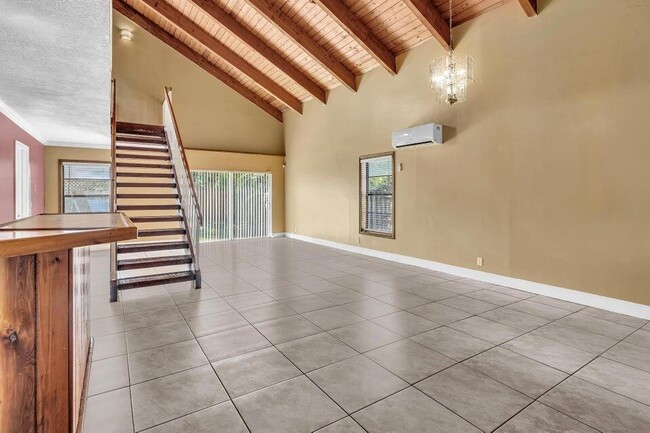 Building Photo - 2438 Southridge Rd