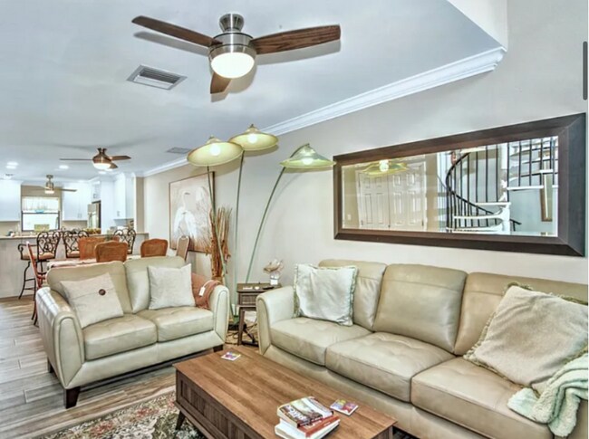 Building Photo - 4803 SW Santa Barbara Ct